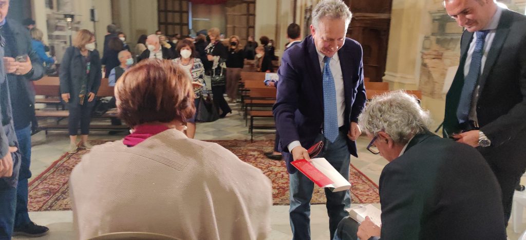 TAURANOVA LEGGE - Presentazione del Libro Disastro pandemico in Codice rosso - di Arcangelo Badolati e Attilio Sabato. Sabato 14 Maggio 2022 - Chiesa del Rosario, Taurianova.
A cura dell'Associazione Risveglio Ideale in collaborazione con La Consulta delle Associazioni di Taurianova. Photo: taurianovatalk.it